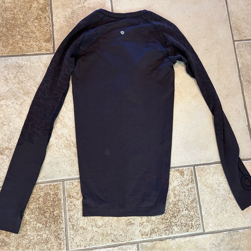 Lululemon Swiftly, Size 6, Great Condition. Purpl… - image 3